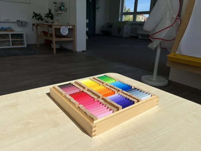 Montessori pomůcka - Odstíny barev