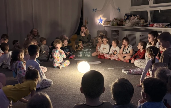 Náhledová fotka - Děti na přespání ve školce v elipse
